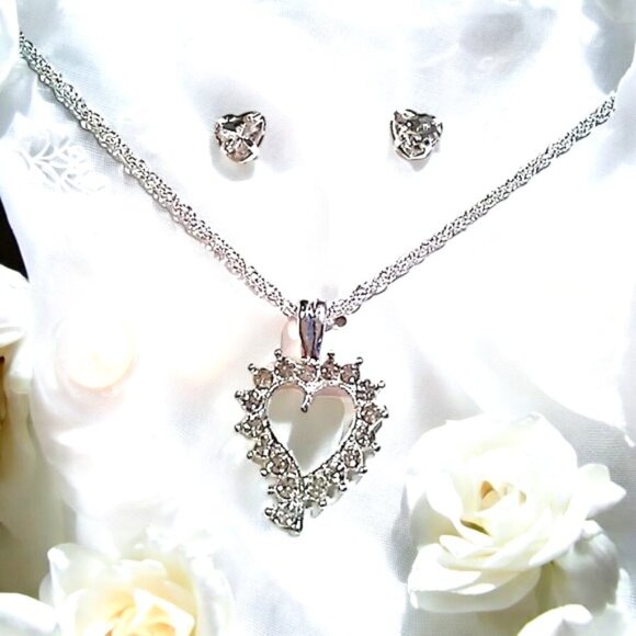 NEW! 3 piece Jewelry Set Heart Necklace with EarringS Simulated Diamonds Sparkle - Picture 11 of 14